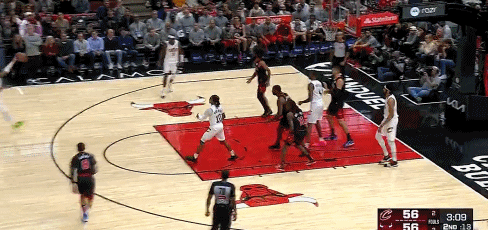 25分 怀特吉迪贡献28分 骑士67-66公牛千亿球友会网站NBA半场：米切尔手感火热独得(图1)