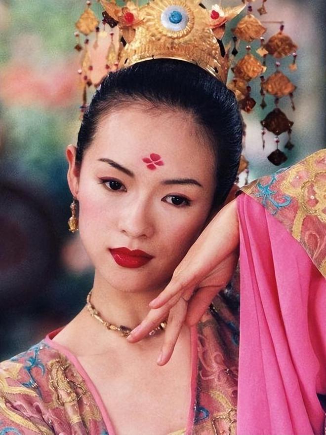 证实了自己当初的选择是何等的正确！球友会网站离婚之后章子怡用一句话(图2)