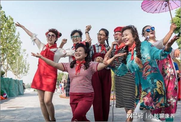 创新老年人快乐新生活球友会体育网站乾翔：(图2)