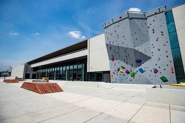 北京多所高校专业冰场对外开放千赢国际首页入口冰雪头条：(图3)