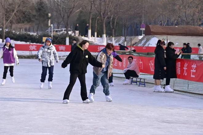 北京多所高校专业冰场对外开放千赢国际首页入口冰雪头条：(图10)