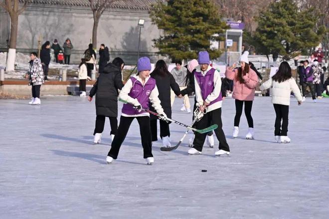 北京多所高校专业冰场对外开放千赢国际首页入口冰雪头条：(图6)